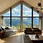 Architect With Strandafjellet View Дом отдыха *