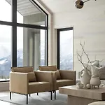 Architect With Strandafjellet View Странда